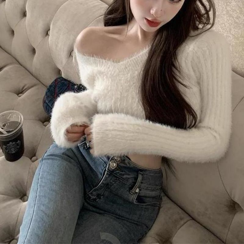 Autumn And Winter Women's V-neck Long Sleeve Pullover Short Sweater