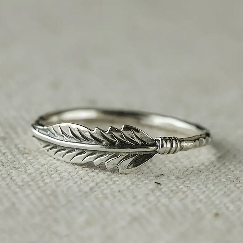 Vintage Zircon Distressed Feather Light Luxury Ring